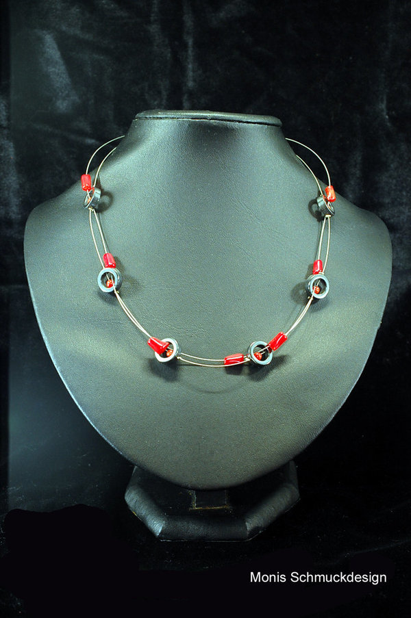 Collier, aus Koralle Perlen rot und  Hämatit Ringen anthrazit